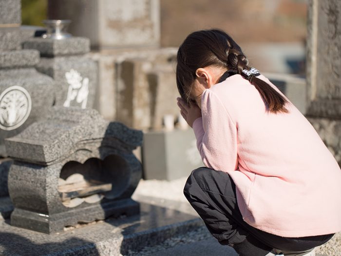 お墓参りは子どもを優しい子にする