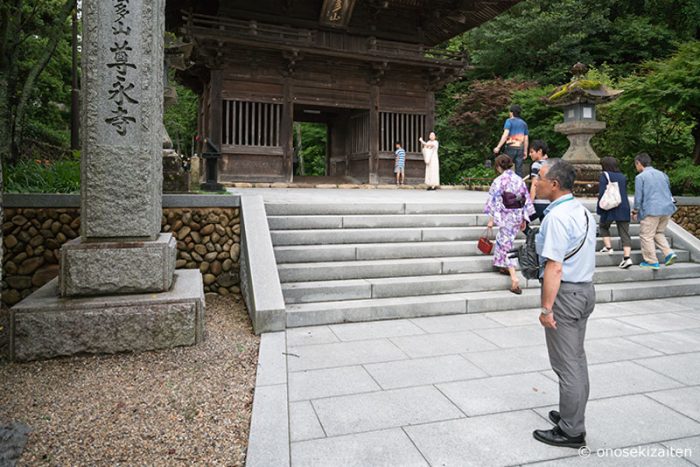 法多山尊永寺の参道