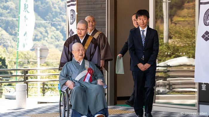 身延山久遠寺　内野日総法主