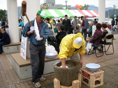 2011上野原商工祭・もちつけ2