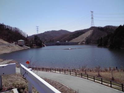 尺超えアマゴと石碑　｜　琴川ダム・乙女湖