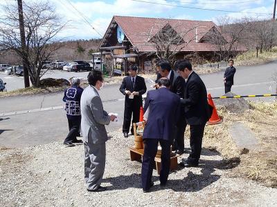 恩賜林100周年記念碑工事・浄水で手を清める